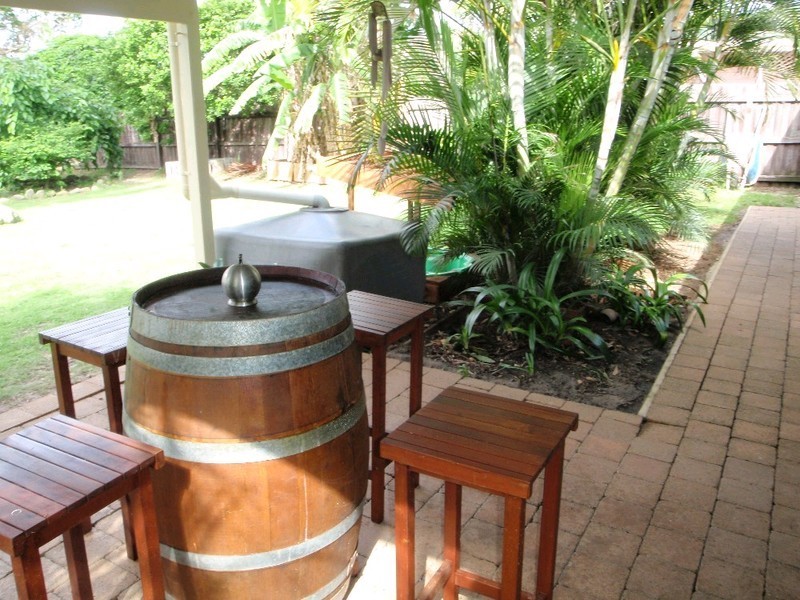 10 Bottlebrush Drive, Regents Park QLD 4118