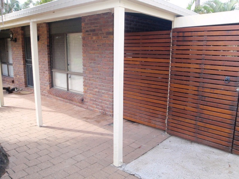 10 Bottlebrush Drive, Regents Park QLD 4118