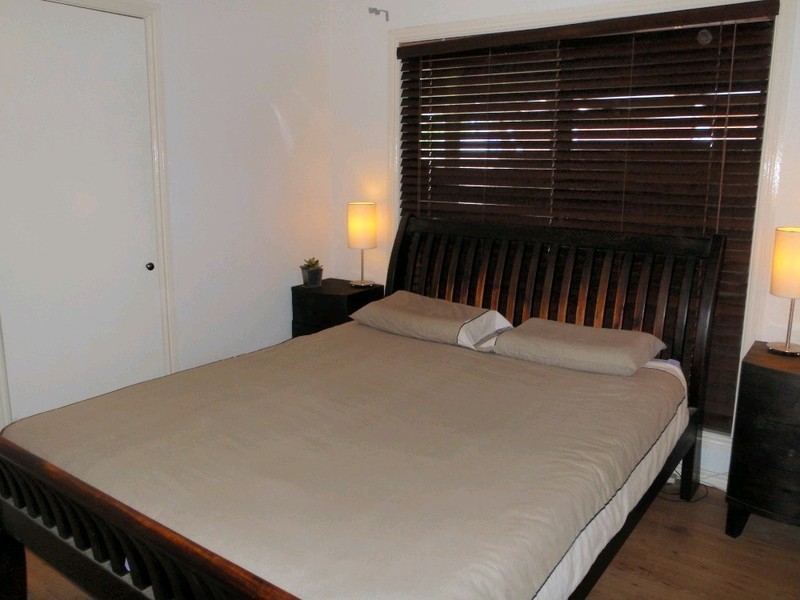 10 Bottlebrush Drive, Regents Park QLD 4118