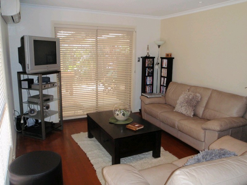 10 Bottlebrush Drive, Regents Park QLD 4118