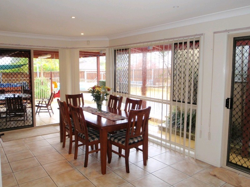 2 Blenheim Close, Forest Lake QLD 4078