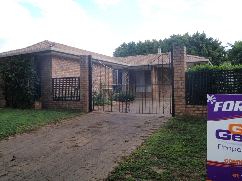 12 Federation Drive, Hillcrest QLD 4118