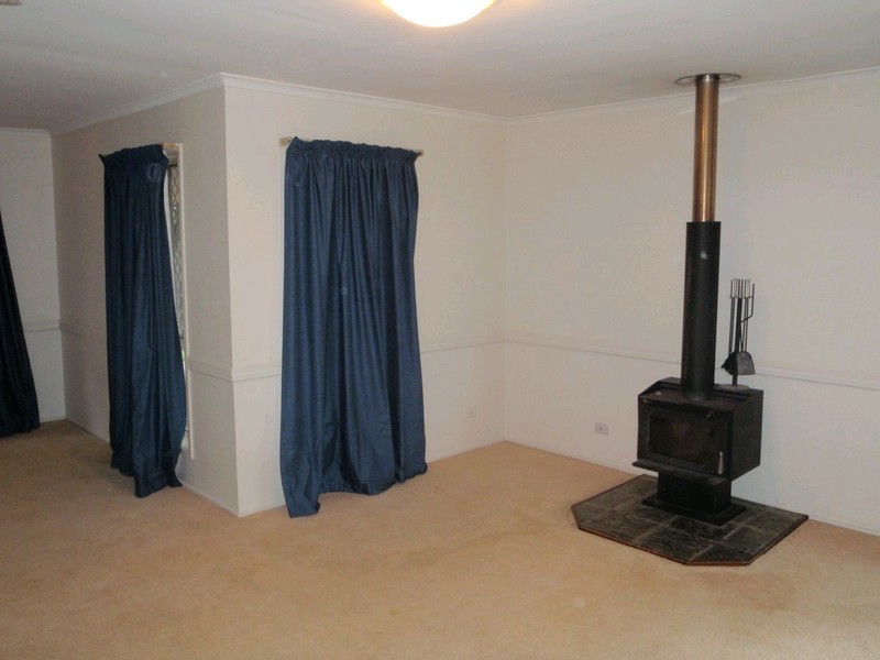 12 Federation Drive, Hillcrest QLD 4118