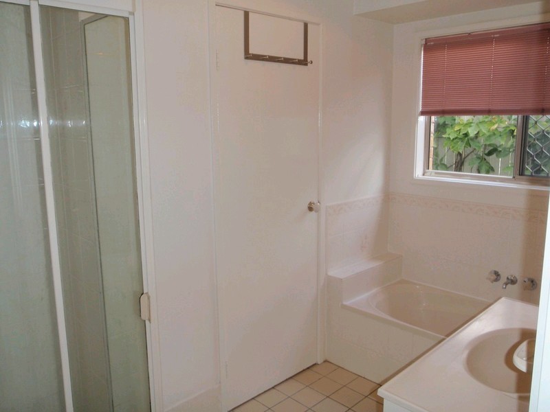 12 Federation Drive, Hillcrest QLD 4118