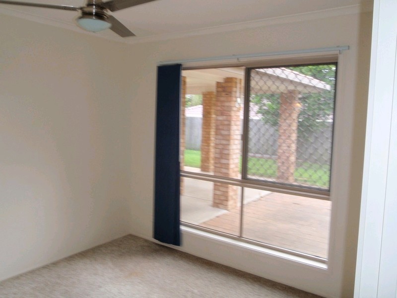 12 Federation Drive, Hillcrest QLD 4118