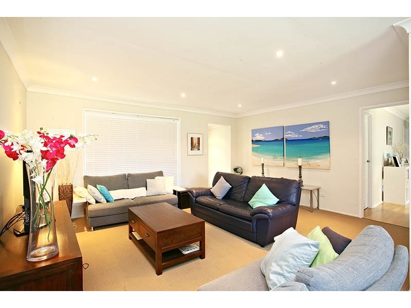 16 Whitcomb Street, Hillcrest QLD 4118