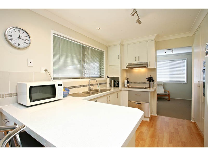 16 Whitcomb Street, Hillcrest QLD 4118