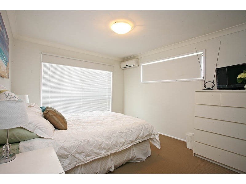 16 Whitcomb Street, Hillcrest QLD 4118