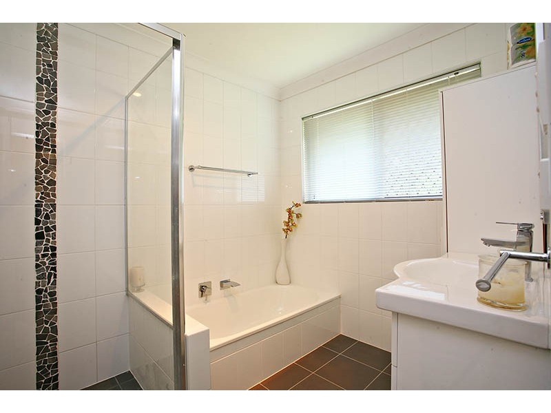 16 Whitcomb Street, Hillcrest QLD 4118