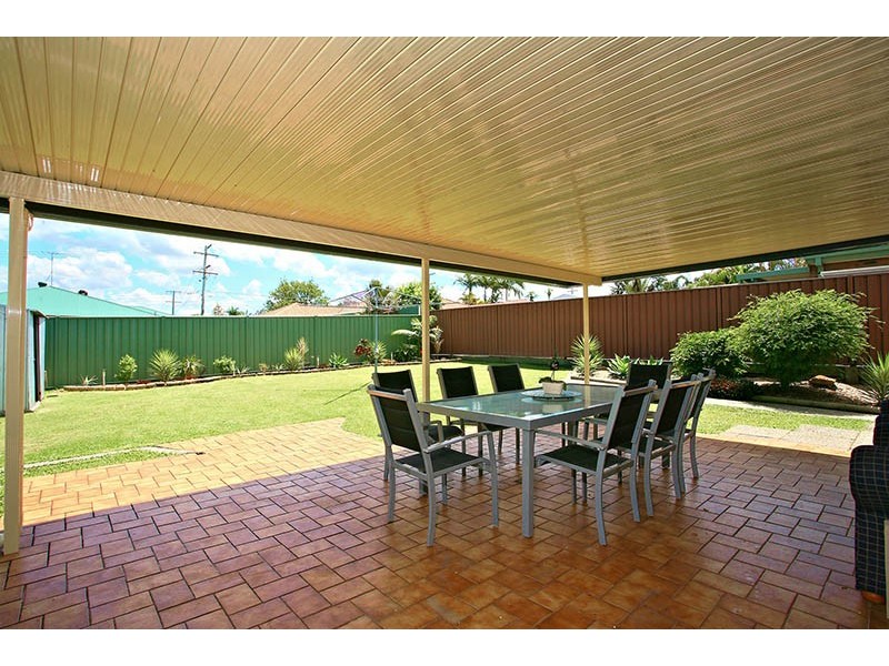 16 Whitcomb Street, Hillcrest QLD 4118