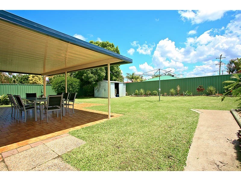 16 Whitcomb Street, Hillcrest QLD 4118