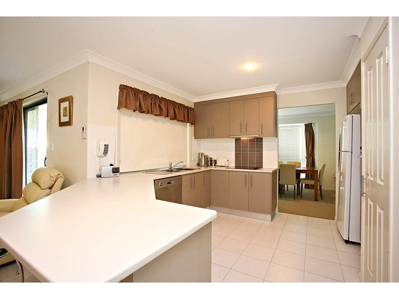 16 Paul Drive, Regents Park QLD 4118