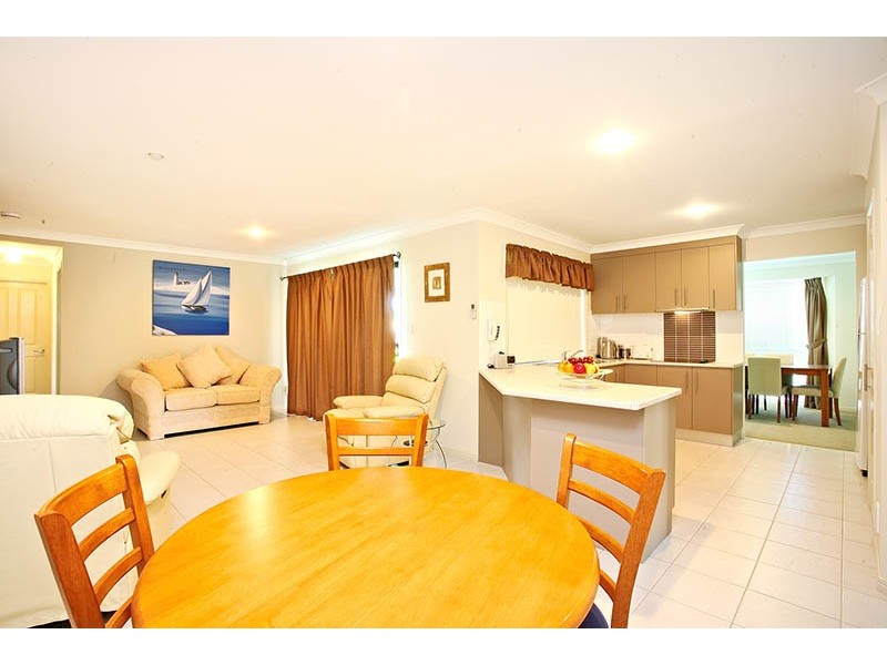 16 Paul Drive, Regents Park QLD 4118