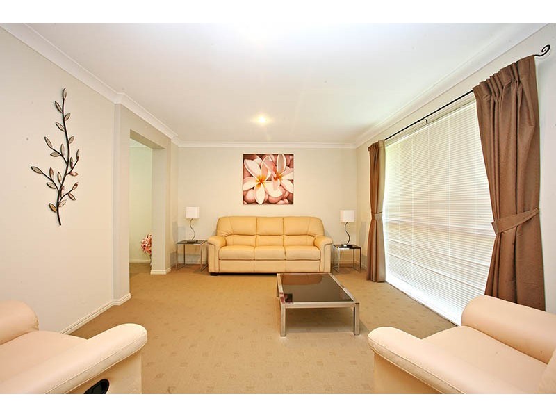 16 Paul Drive, Regents Park QLD 4118