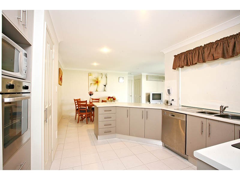 16 Paul Drive, Regents Park QLD 4118