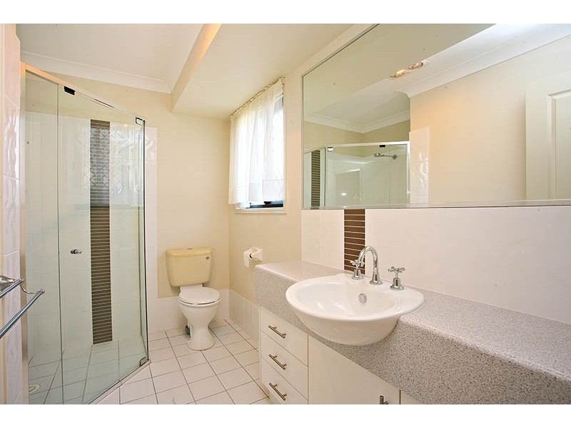 16 Paul Drive, Regents Park QLD 4118