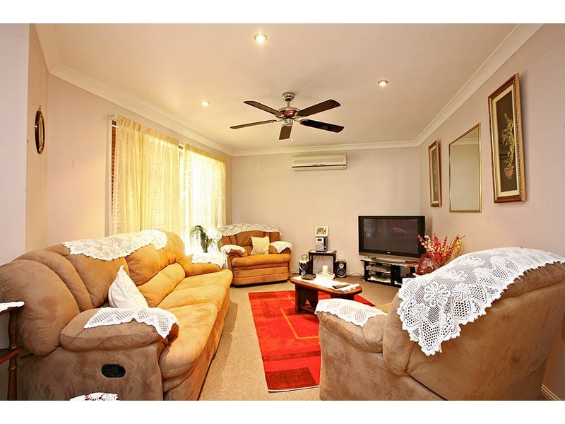11 Windsong Court, Hillcrest QLD 4118