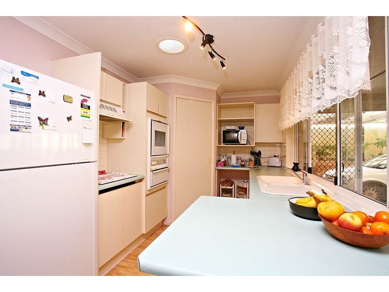 11 Windsong Court, Hillcrest QLD 4118