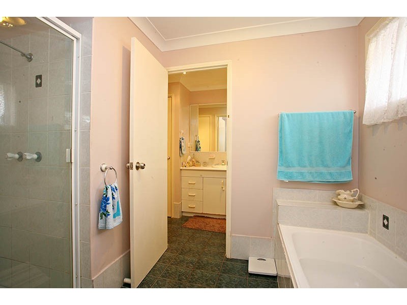 11 Windsong Court, Hillcrest QLD 4118