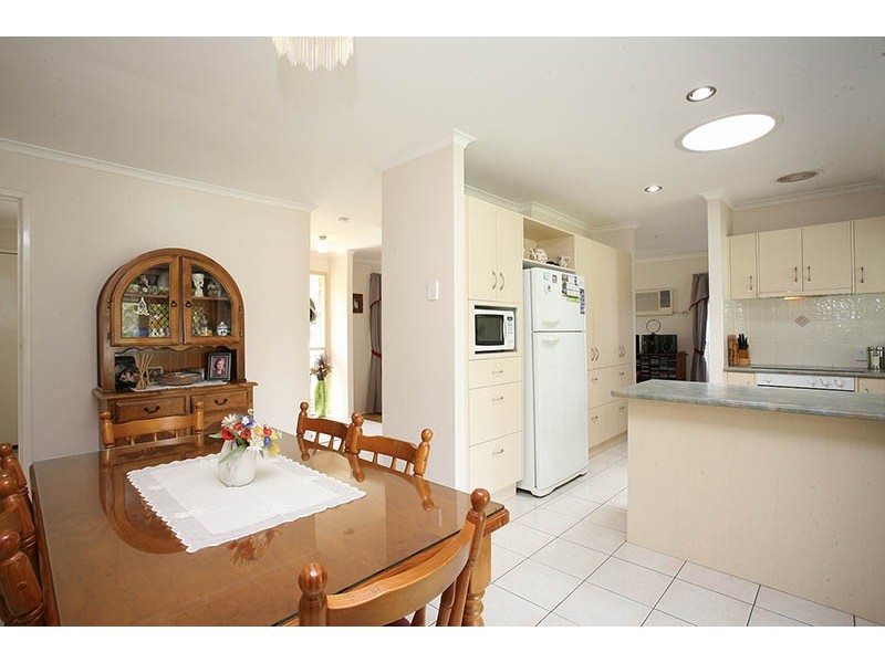 28 Regency Drive, Regents Park QLD 4118