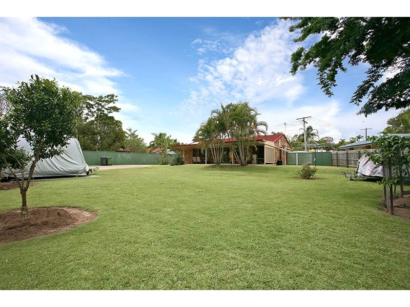 28 Regency Drive, Regents Park QLD 4118