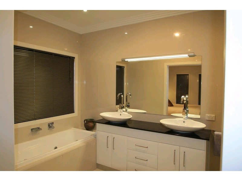 5 Bottlebrush Street, Heathwood QLD 4110