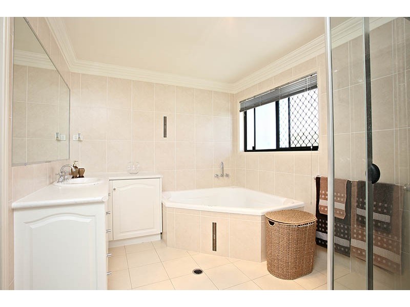 16 Morialta Place, Parkinson QLD 4115