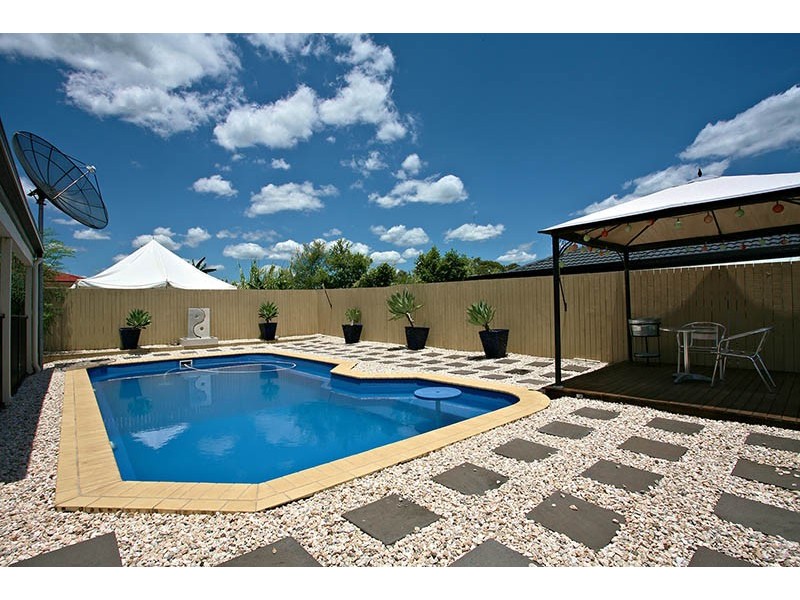 16 Morialta Place, Parkinson QLD 4115