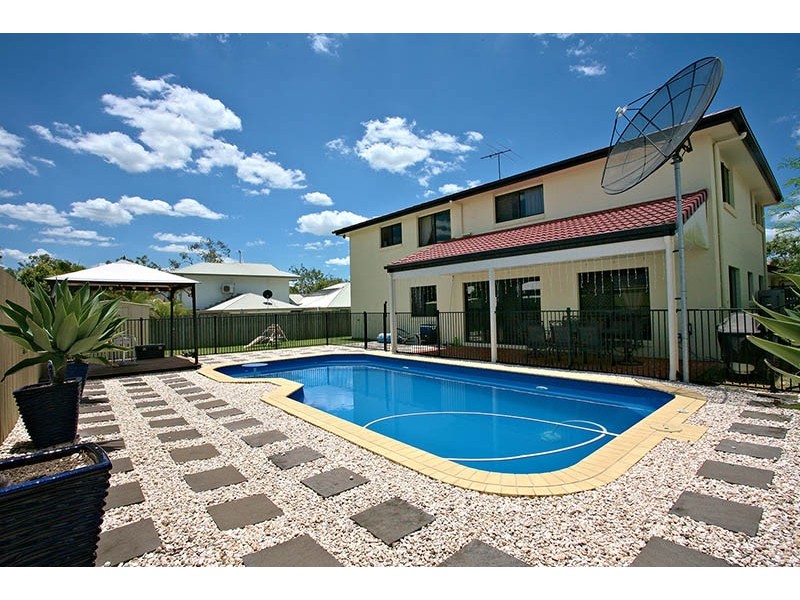 16 Morialta Place, Parkinson QLD 4115
