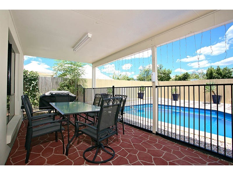16 Morialta Place, Parkinson QLD 4115