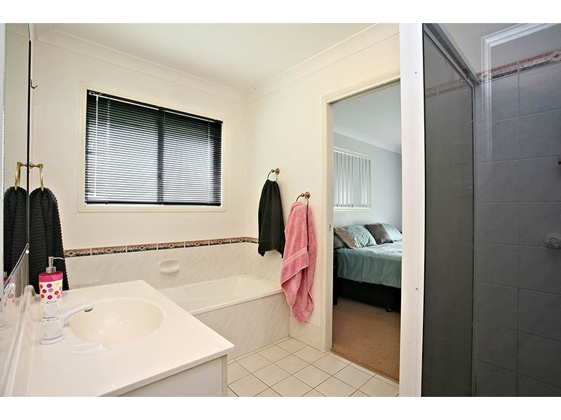 174 Merluna Road, Park Ridge South QLD 4125