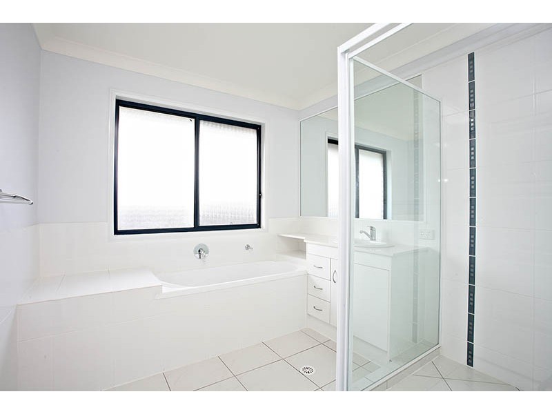 59 Paul Drive, Regents Park QLD 4118