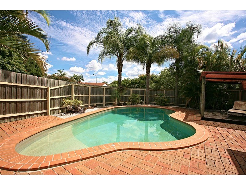 64 Federation Drive, Hillcrest QLD 4118