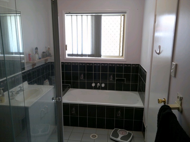 4 Solandra Circuit, Regents Park QLD 4118