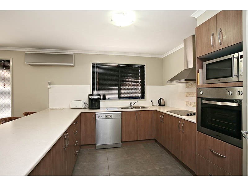 27 Injune Court, Calamvale QLD 4116