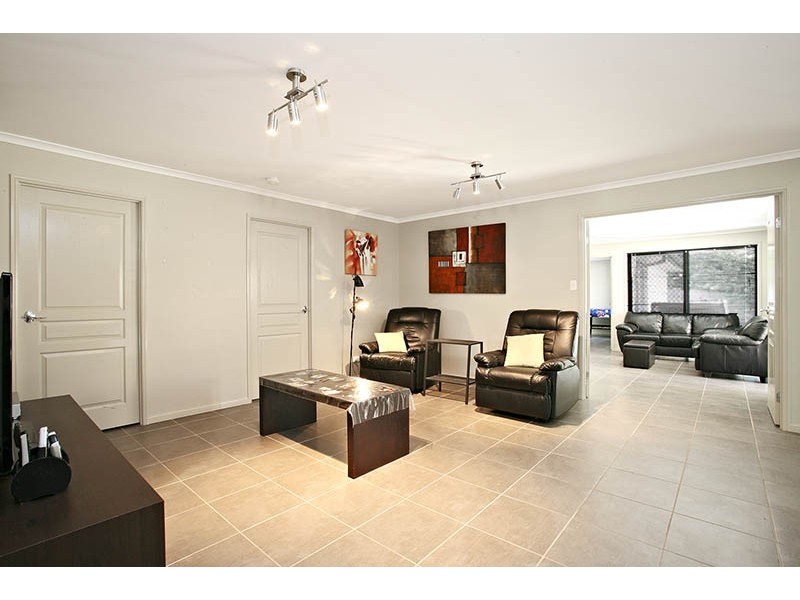 27 Injune Court, Calamvale QLD 4116