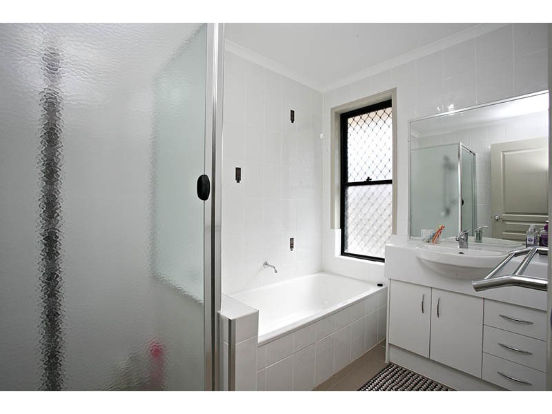 27 Injune Court, Calamvale QLD 4116