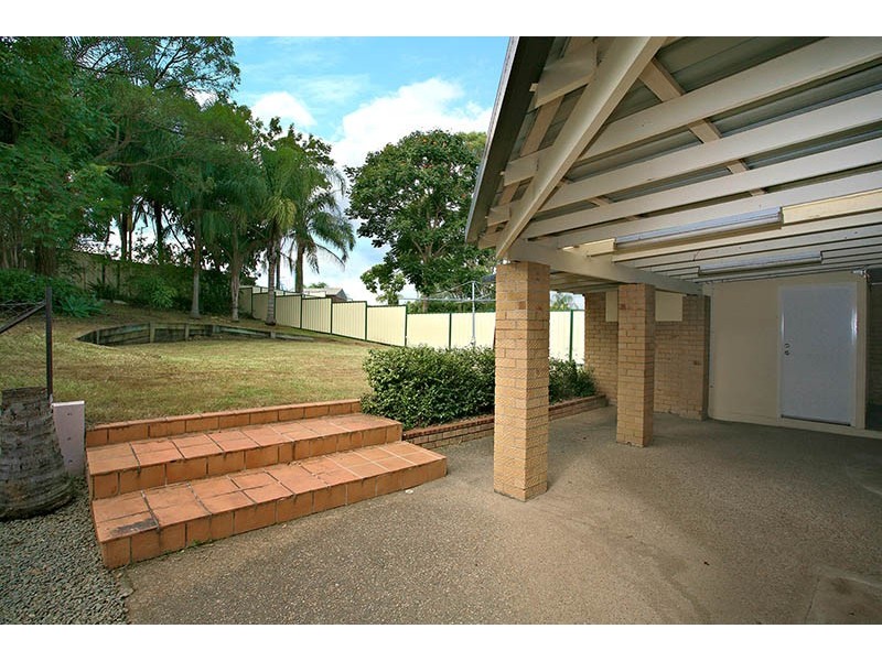 4 Dracon Street, Regents Park QLD 4118
