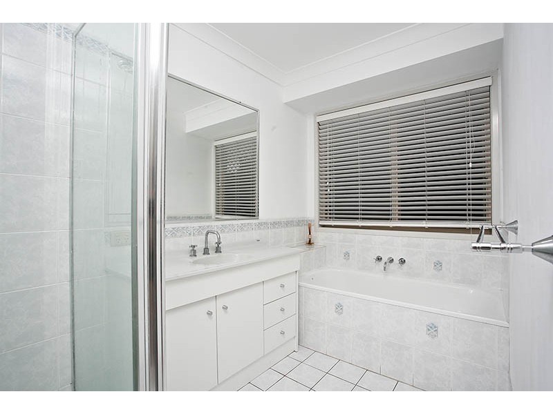 37 Benjamina Court, Regents Park QLD 4118