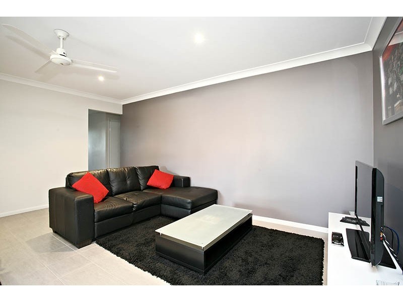 1 Zoe Place, Hillcrest QLD 4118