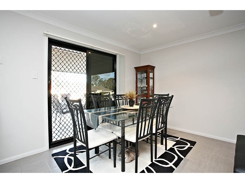 1 Zoe Place, Hillcrest QLD 4118