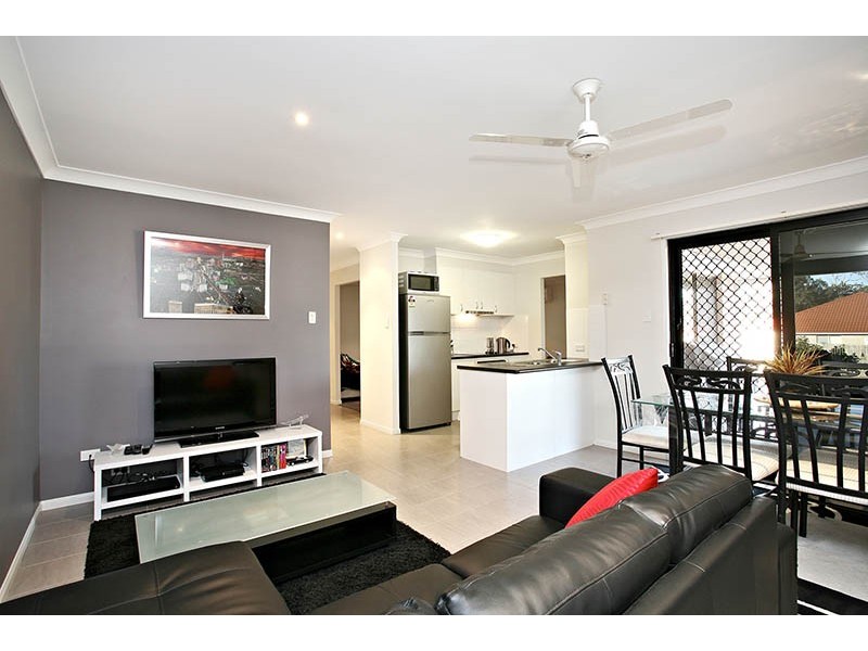 1 Zoe Place, Hillcrest QLD 4118