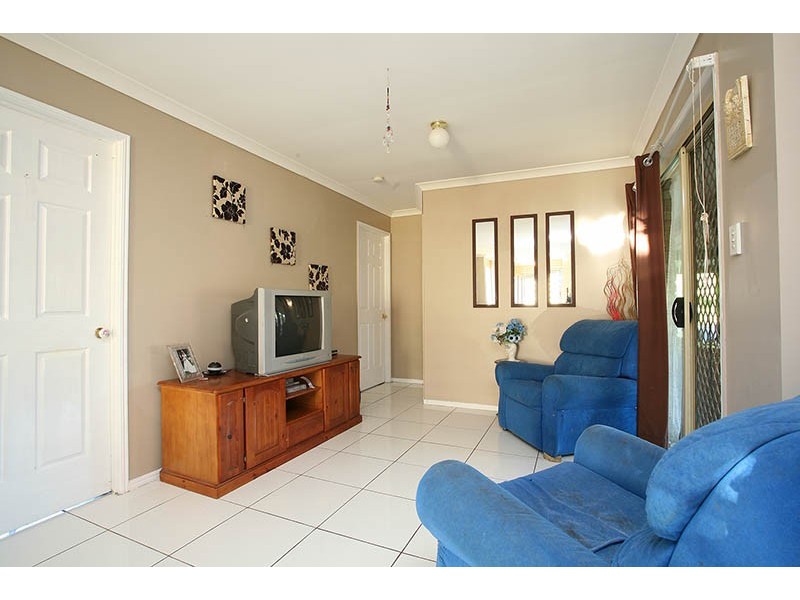 8 Barron Crt, Hillcrest QLD 4118