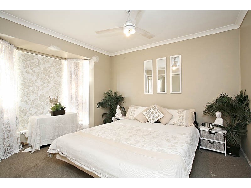 8 Barron Crt, Hillcrest QLD 4118