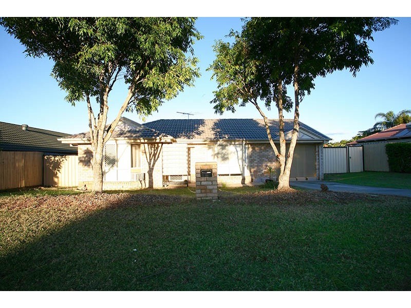 8 Barron Crt, Hillcrest QLD 4118