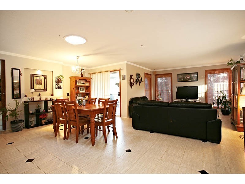 9 Orania Crescent, Calamvale QLD 4116