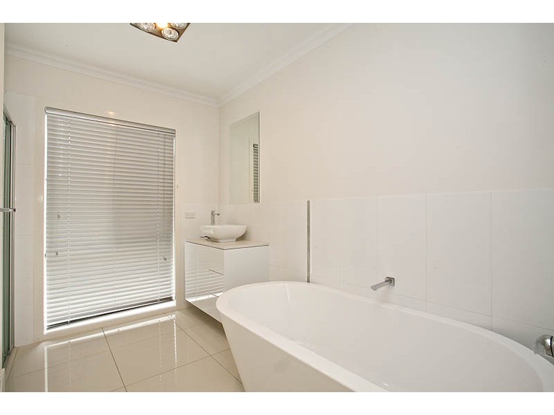 9 Dundee Street, Calamvale QLD 4116