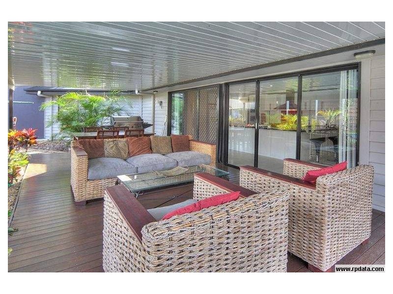 34 Woodlark Crescent, Parkinson QLD 4115