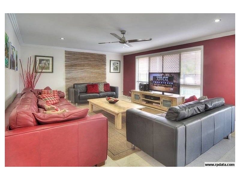 34 Woodlark Crescent, Parkinson QLD 4115