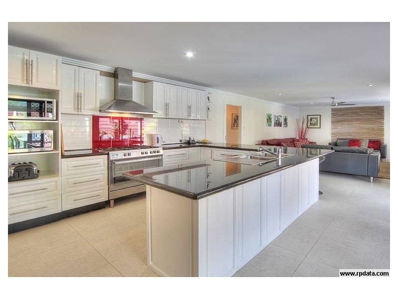 34 Woodlark Crescent, Parkinson QLD 4115